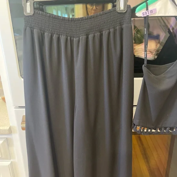 Ali & Jay 2 piece Halter and Culotte Pants - Picture 9 of 10